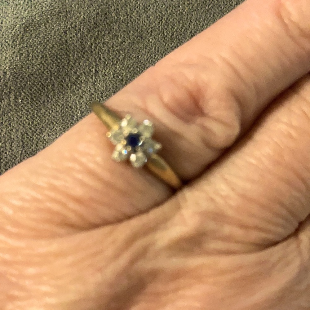 Diamond sapphire yellow gold ring